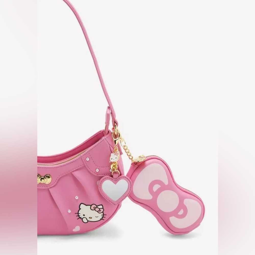 24HR DROP ⬇️ Hello kitty bow coin purse keychain